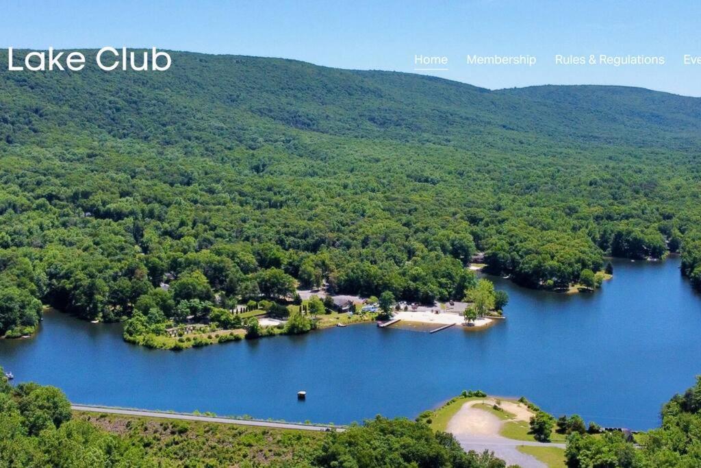 Mountain Lake Retreat - Hot Tub, Lake, Fire Pit, Wineries, Restaurant Гарперс-Феррі Екстер'єр фото