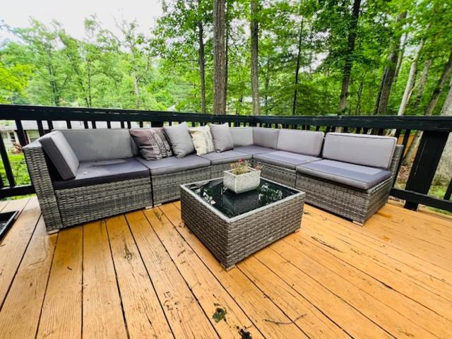 Mountain Lake Retreat - Hot Tub, Lake, Fire Pit, Wineries, Restaurant Гарперс-Феррі Екстер'єр фото
