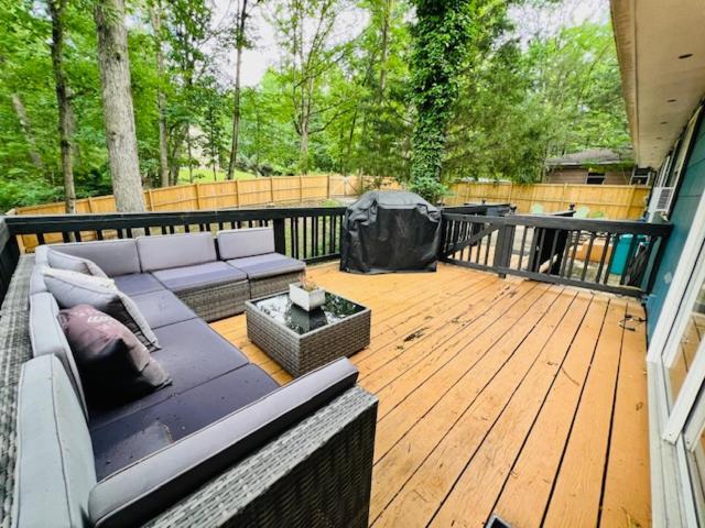 Mountain Lake Retreat - Hot Tub, Lake, Fire Pit, Wineries, Restaurant Гарперс-Феррі Екстер'єр фото